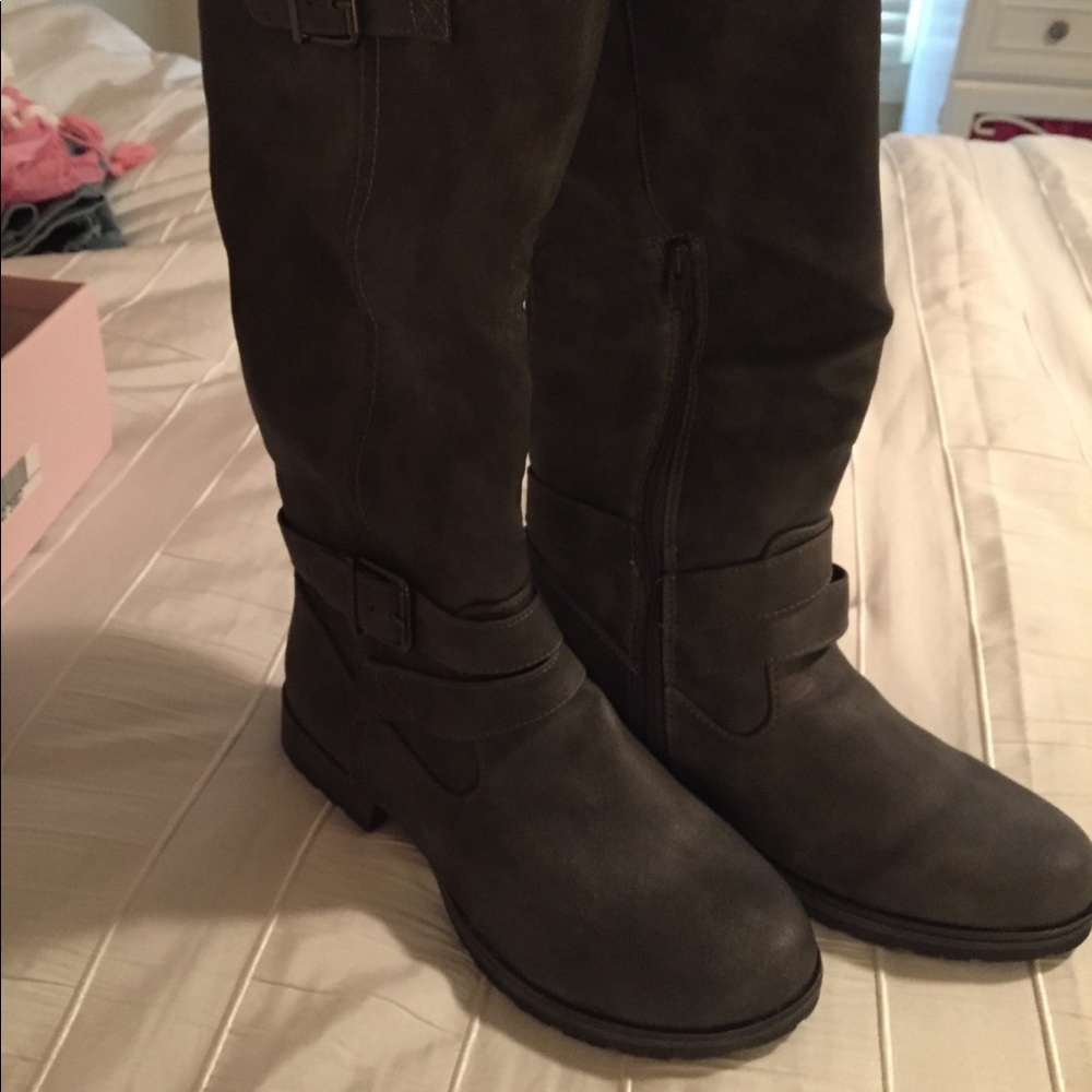 Boots - Picture 2 of 2